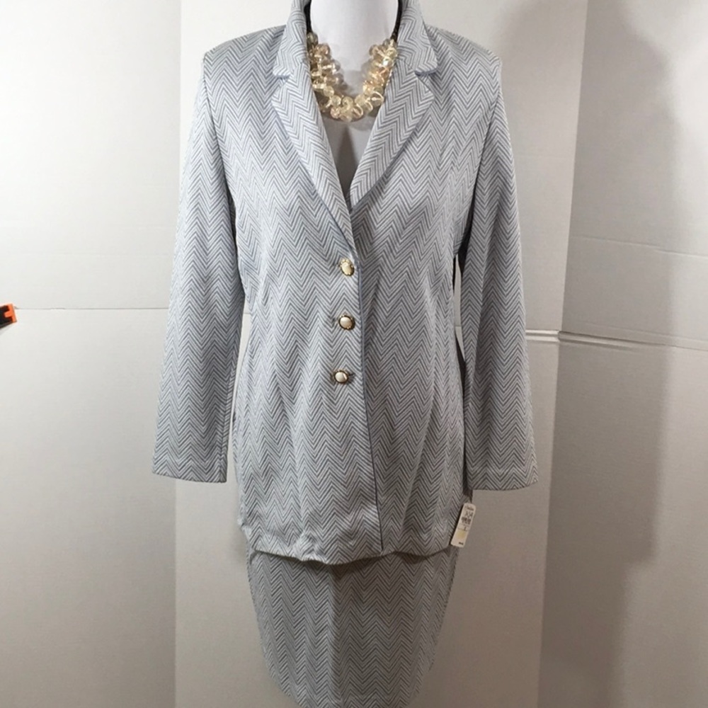 St John silver chevron 2pc skirt set NWT